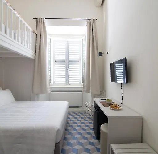 Couette-café Al Foro Annonario 4*